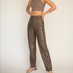 ARITZIA/WILFRED - FUNK VEGAN LEATHER PANTS IN COGNAC